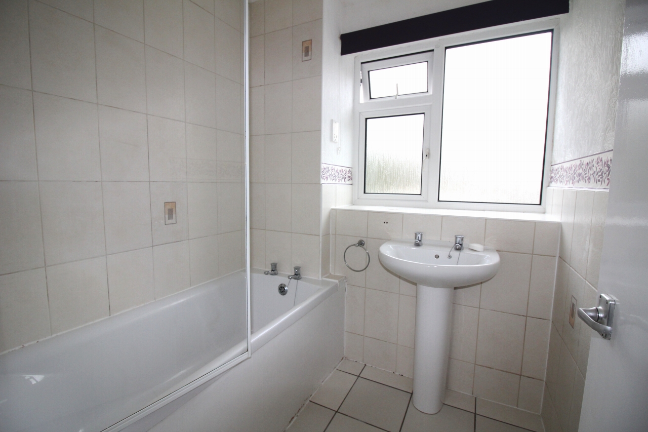 2 bedroom first floor apartment SSTC in Solihull - photograph 7.