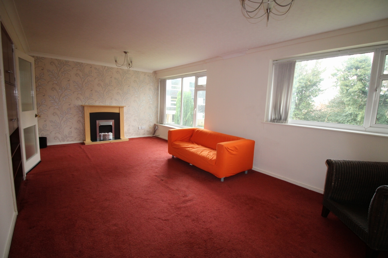 2 bedroom second floor apartment SSTC in Solihull - photograph 4.