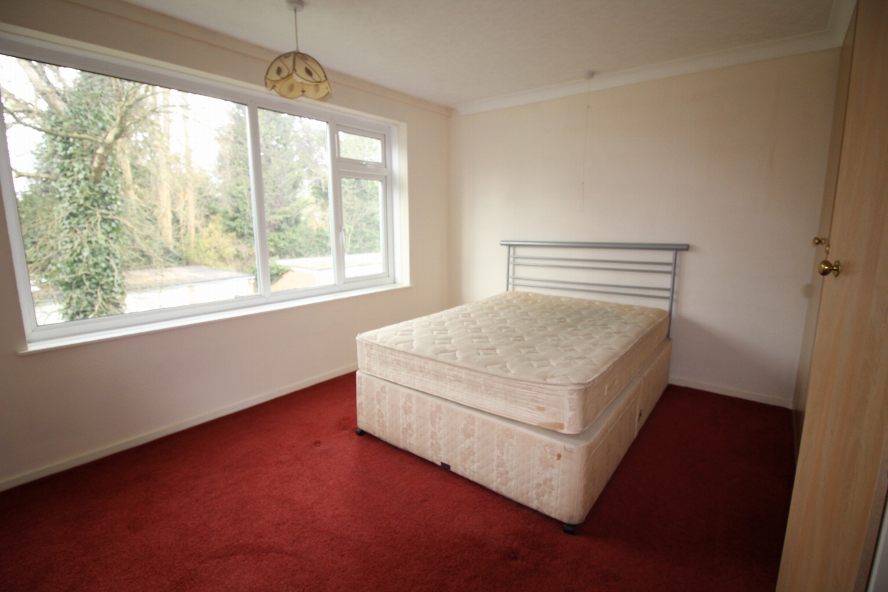 2 bedroom second floor apartment SSTC in Solihull - photograph 8.