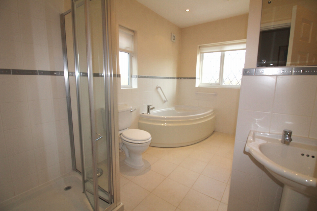 4 bedroom detached house SSTC in Solihull - photograph 16.