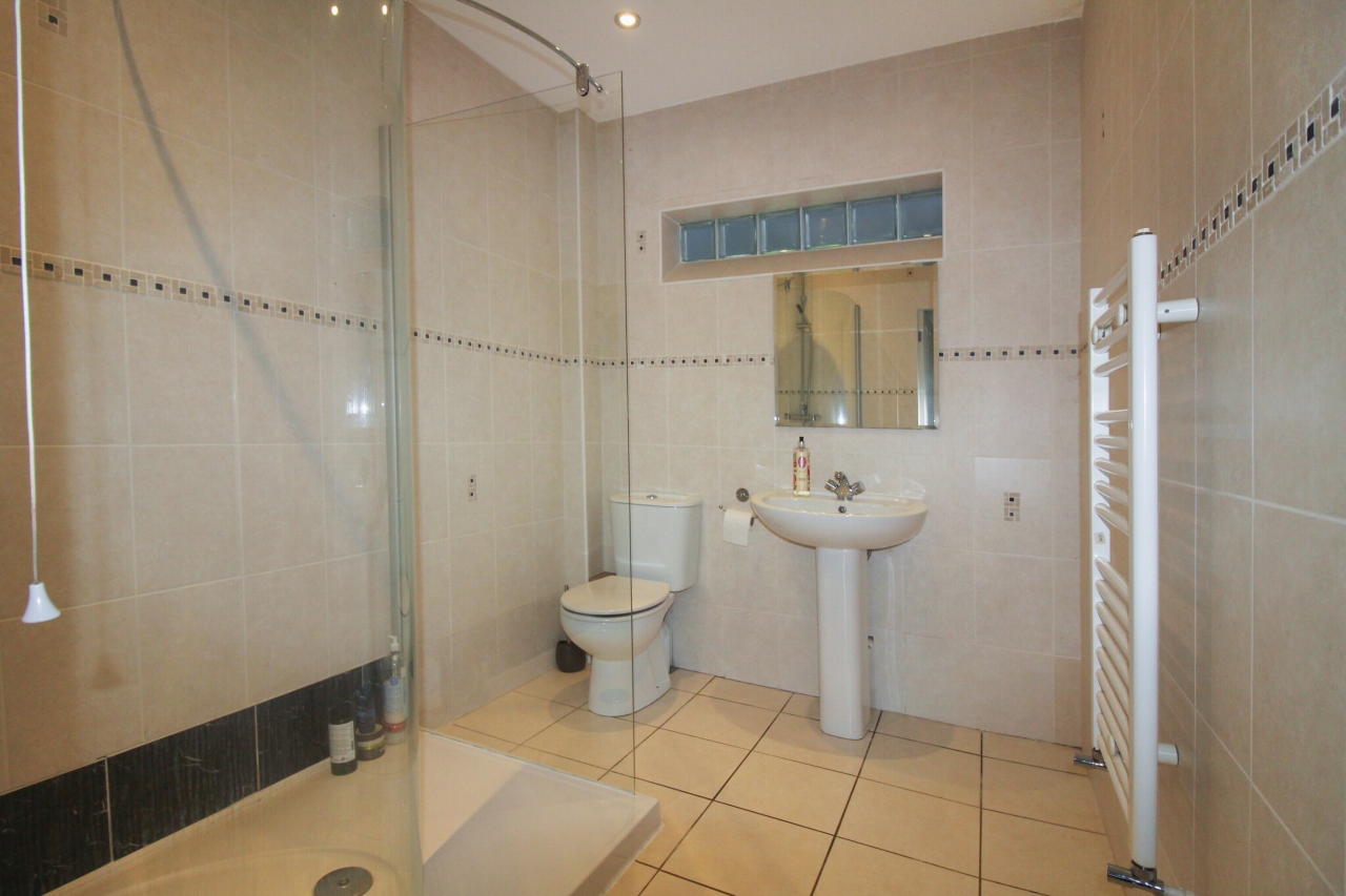 4 bedroom semi detached house SSTC in Solihull - photograph 6.