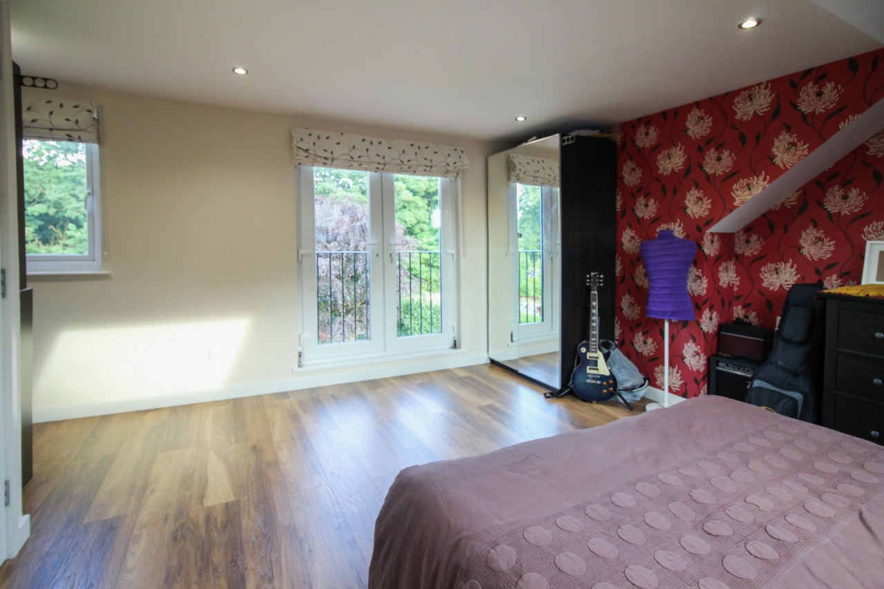 4 bedroom semi detached house SSTC in Solihull - photograph 8.