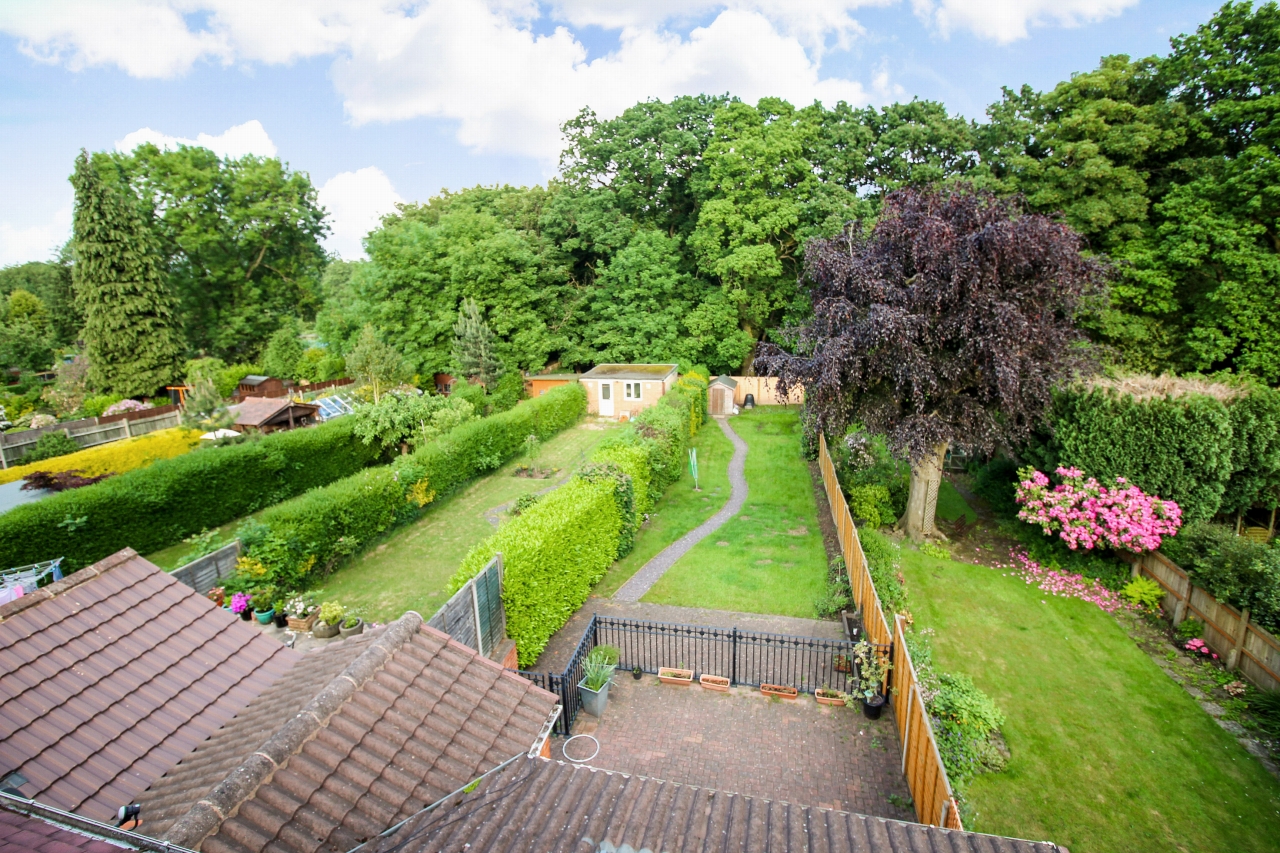 4 bedroom semi detached house SSTC in Solihull - photograph 10.