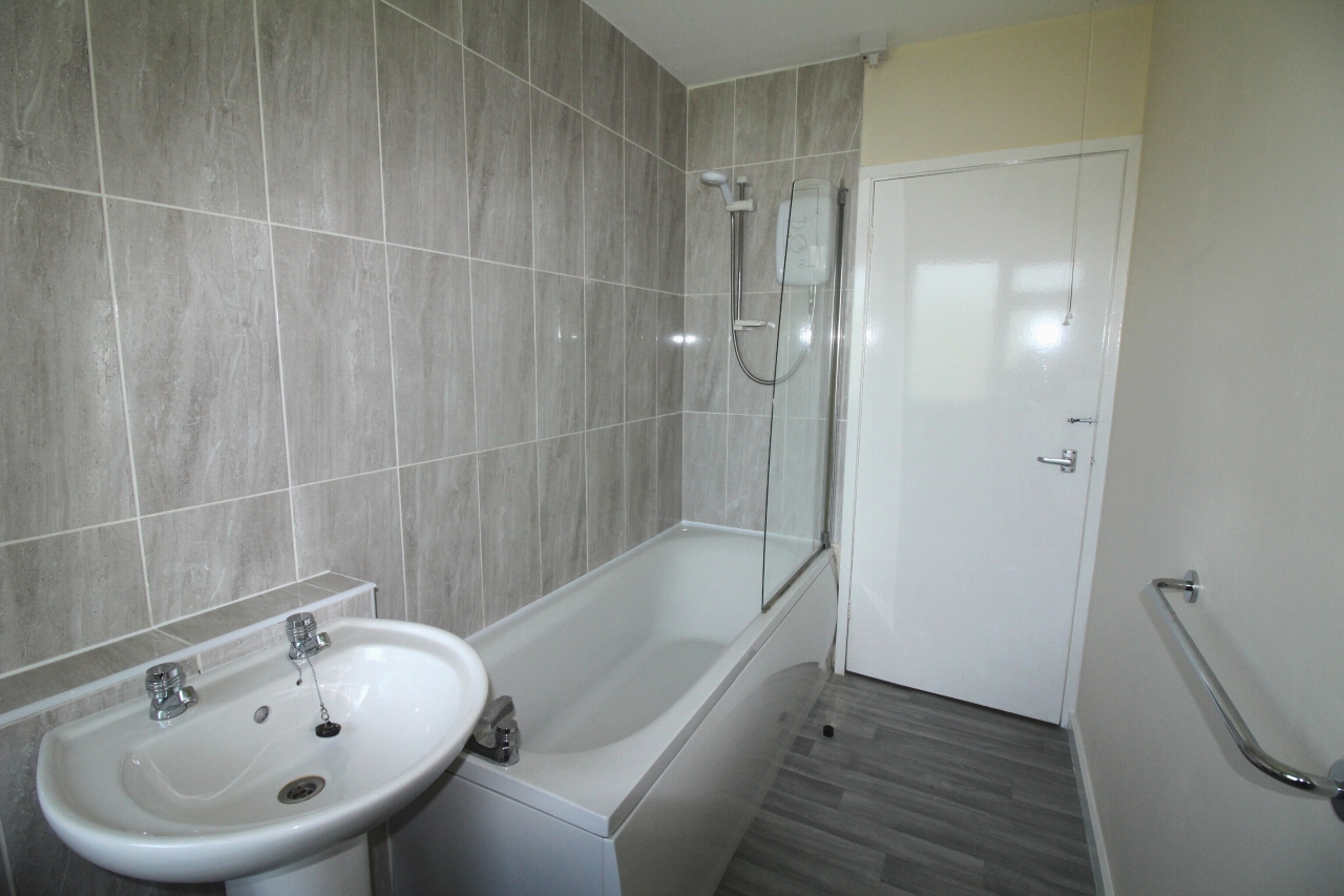 2 bedroom first floor apartment Application Made in Solihull - photograph 8.