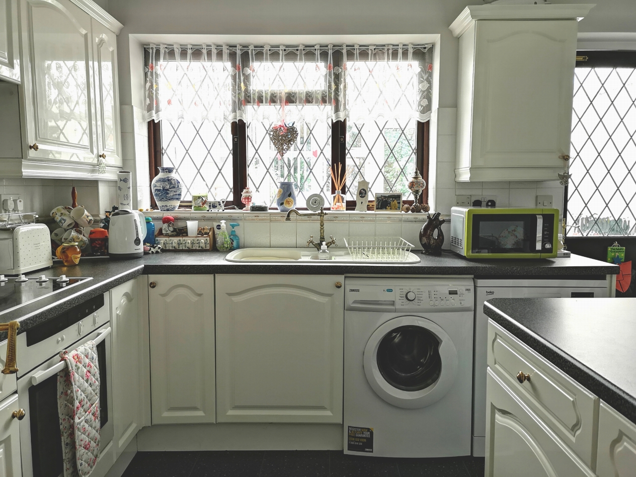 2 bedroom mid terraced house SSTC in Birmingham - photograph 5.