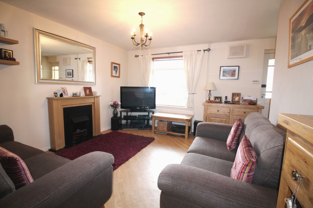 2 bedroom mid terraced house SSTC in Solihull - photograph 2.