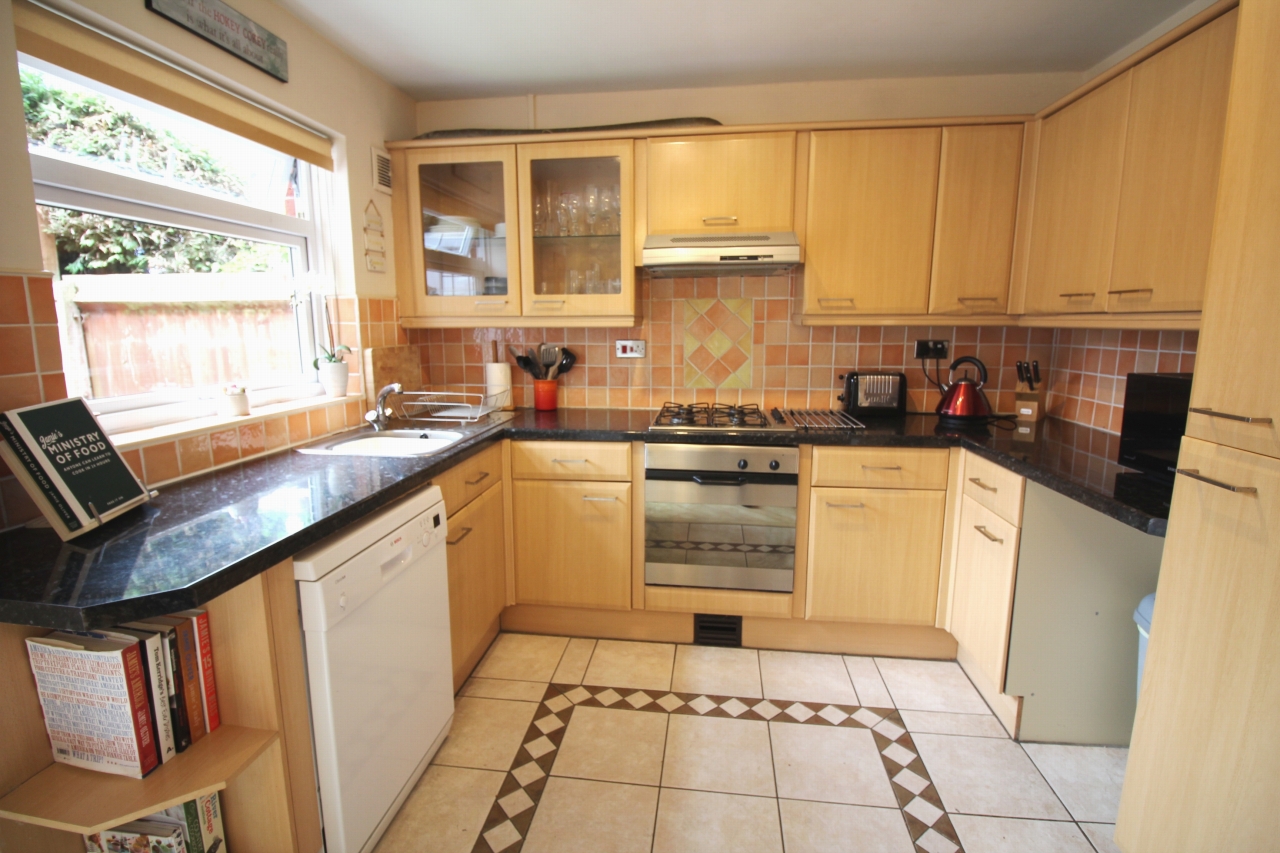 2 bedroom mid terraced house SSTC in Solihull - photograph 4.