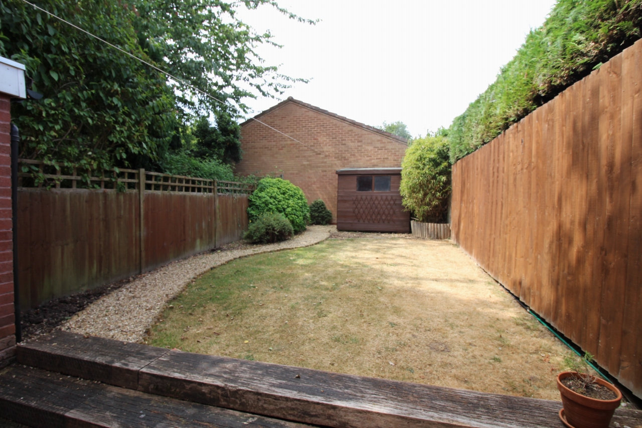 2 bedroom mid terraced house SSTC in Solihull - photograph 5.