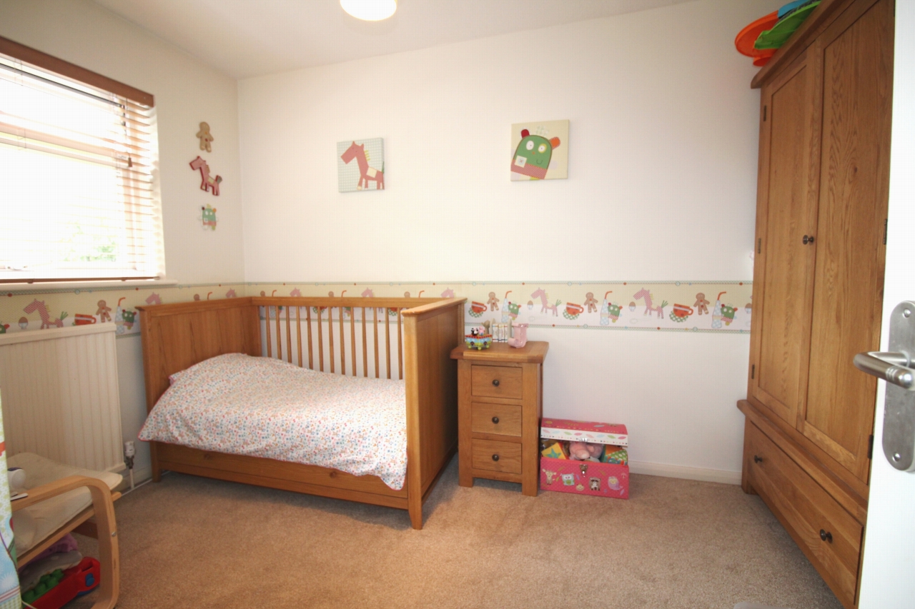 2 bedroom mid terraced house SSTC in Solihull - photograph 8.