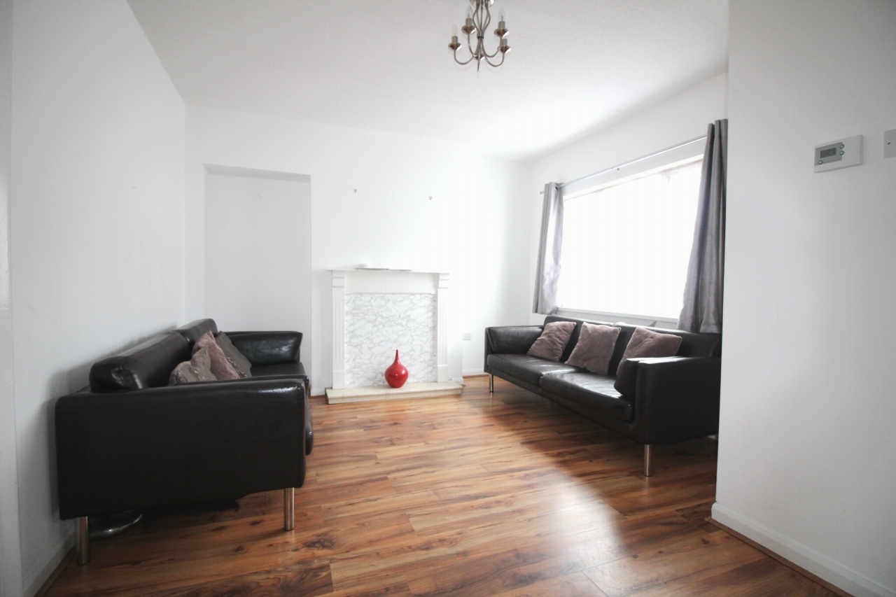 3 bedroom mid terraced house SSTC in Birmingham - photograph 2.