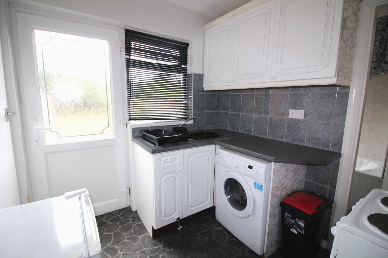 3 bedroom mid terraced house SSTC in Birmingham - photograph 7.