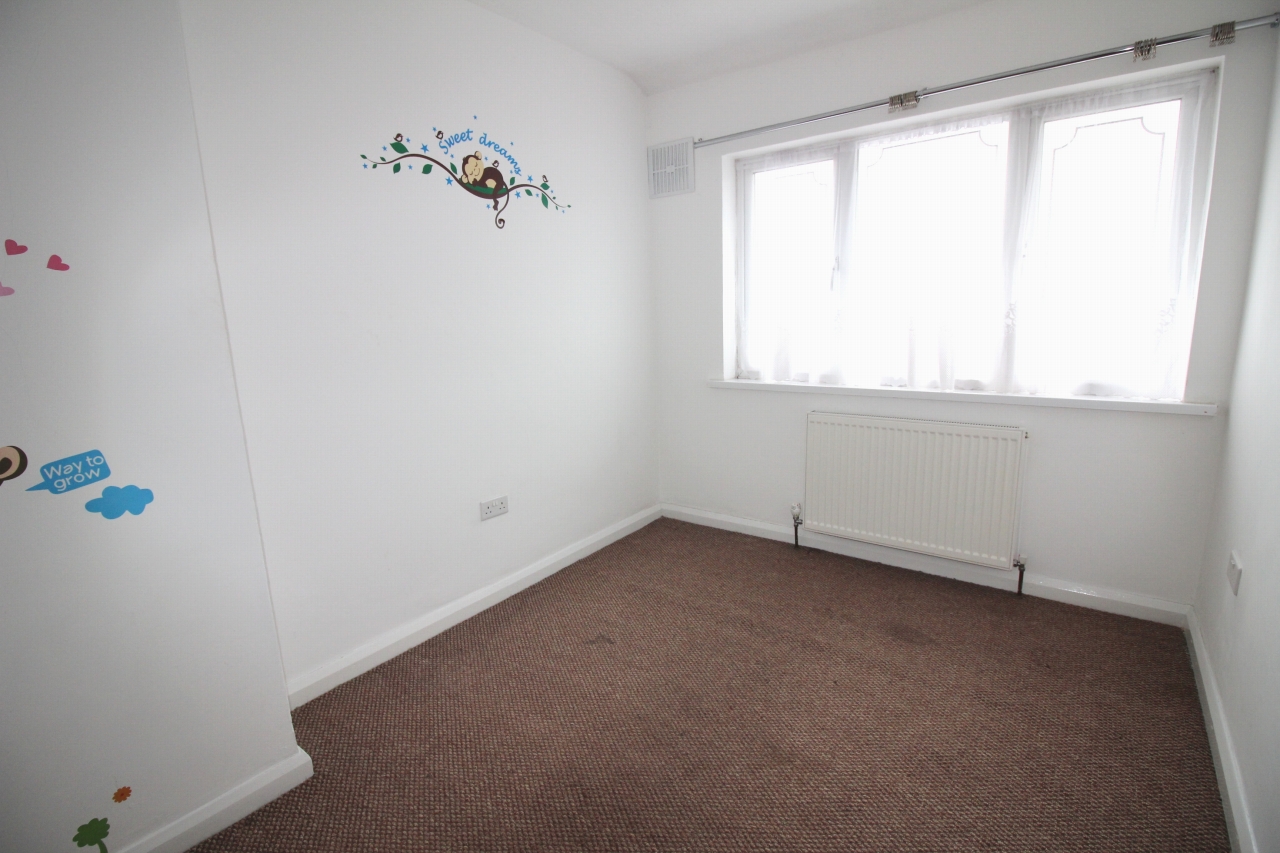 3 bedroom mid terraced house SSTC in Birmingham - photograph 6.