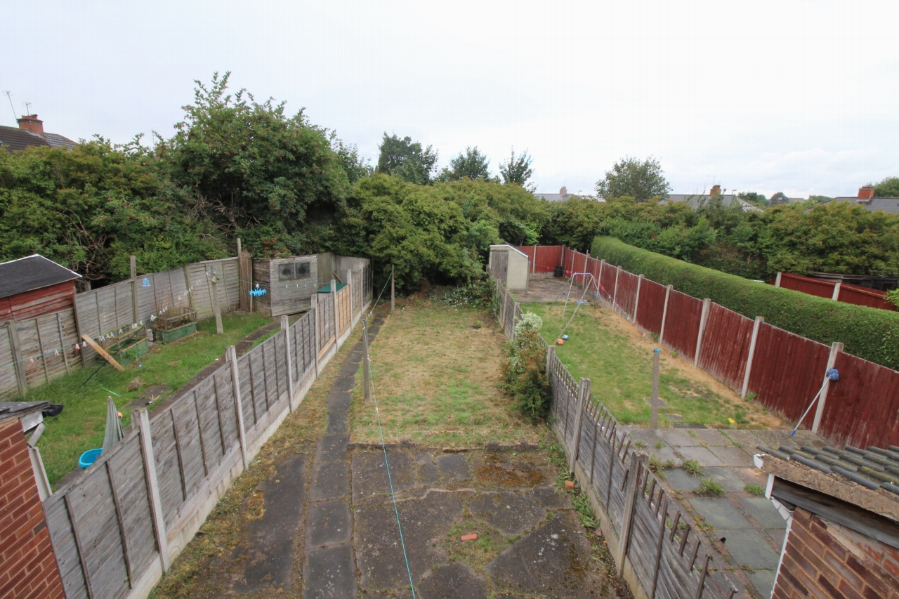 3 bedroom mid terraced house SSTC in Birmingham - photograph 3.