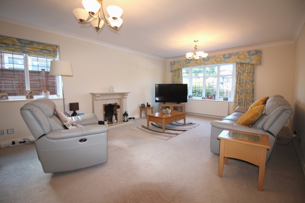 2 bedroom detached bungalow SSTC in Solihull - photograph 6.