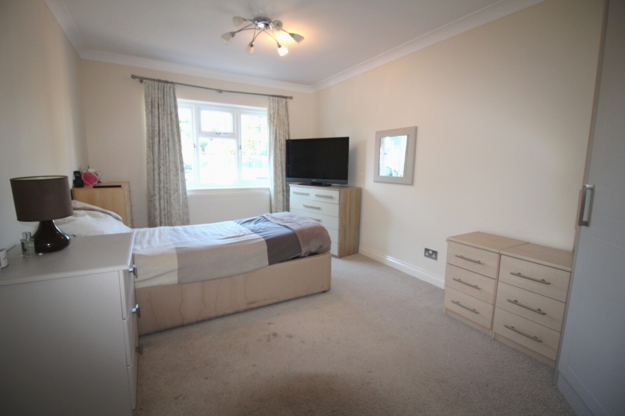 2 bedroom detached bungalow SSTC in Solihull - photograph 7.