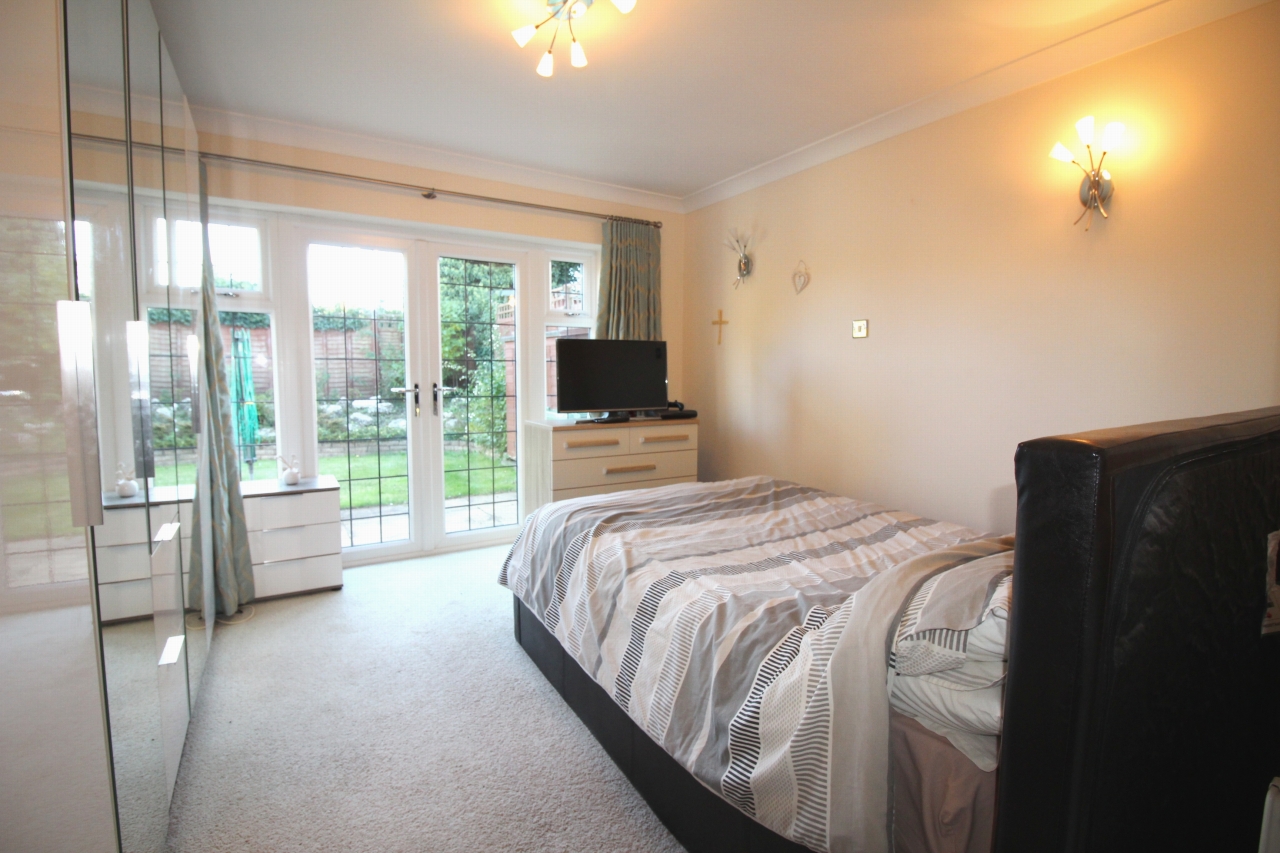 2 bedroom detached bungalow SSTC in Solihull - photograph 9.