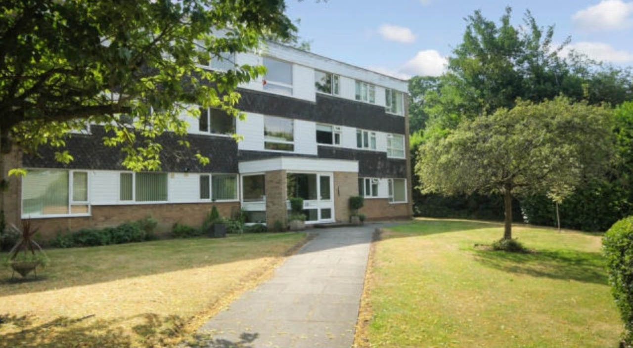 2 bedroom first floor apartment Application Made in Solihull - photograph 2.