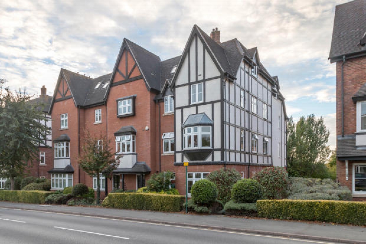 2 bedroom ground floor apartment SSTC in Solihull - Main Image.