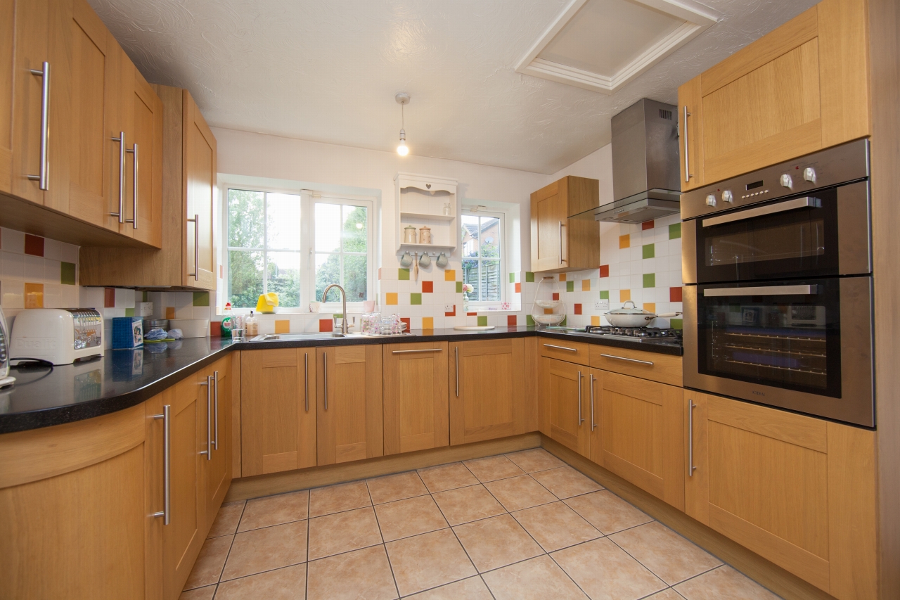 3 bedroom detached house SSTC in Birmingham - photograph 5.