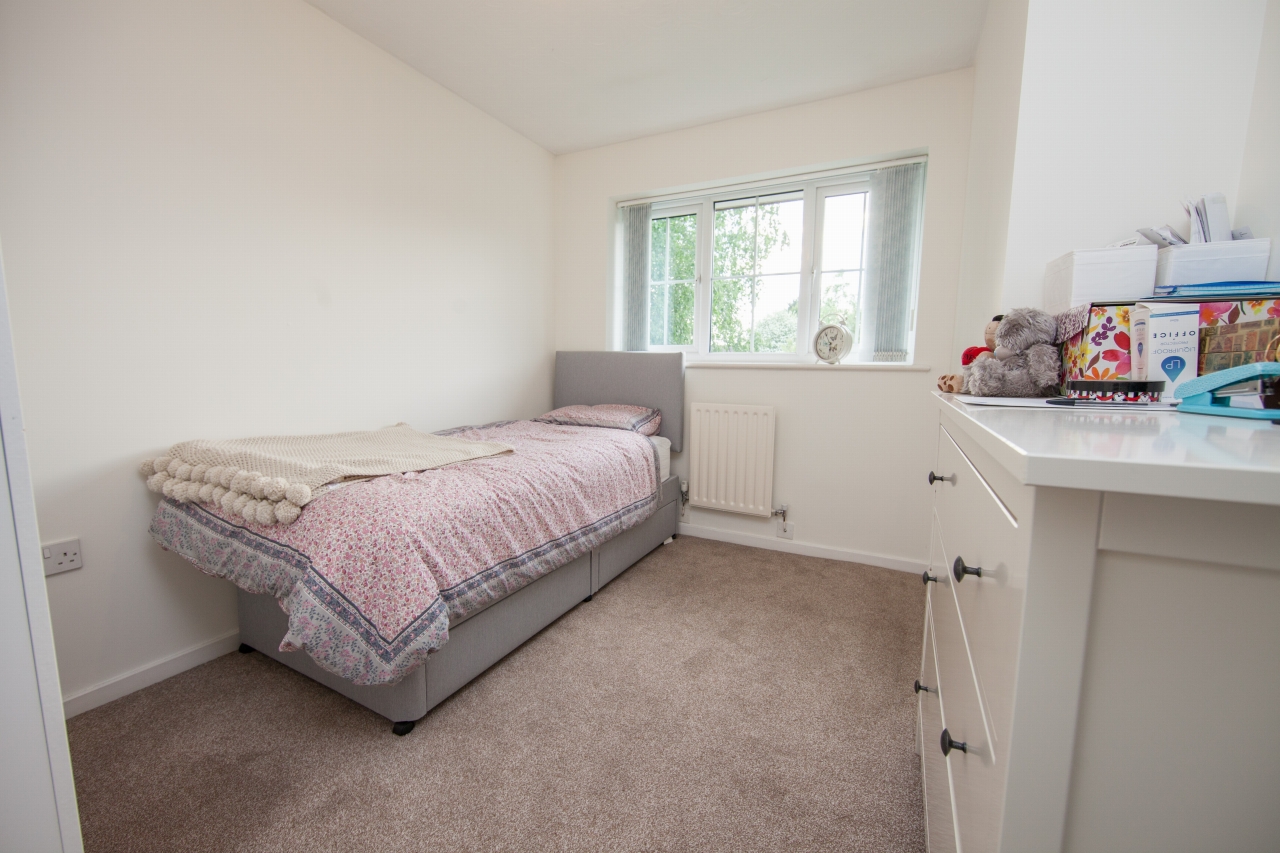 3 bedroom detached house SSTC in Birmingham - photograph 8.