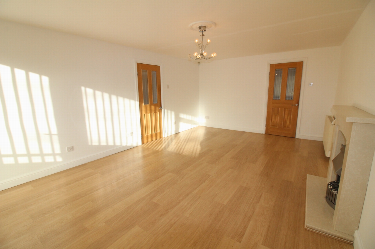 2 bedroom ground floor apartment SSTC in Solihull - photograph 3.