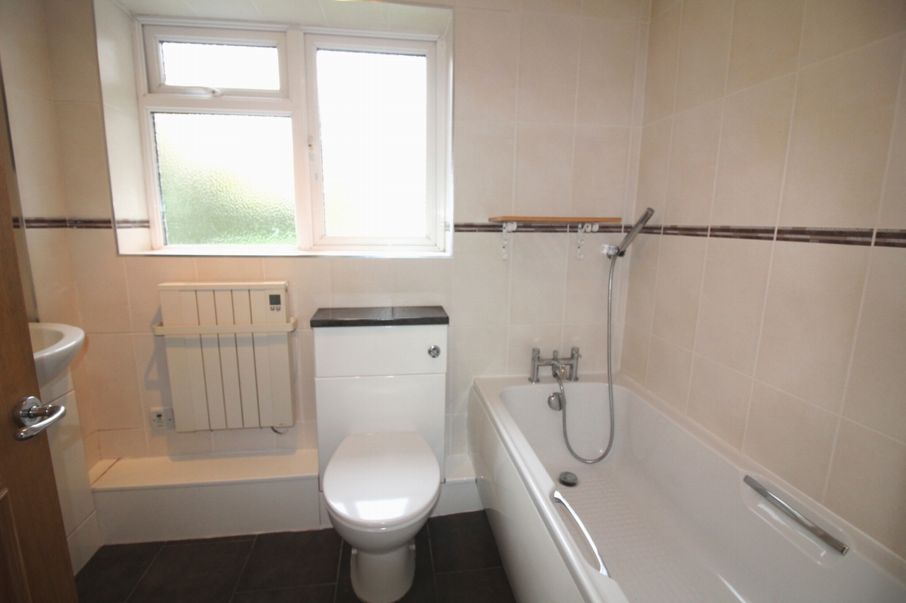 2 bedroom ground floor apartment SSTC in Solihull - photograph 7.