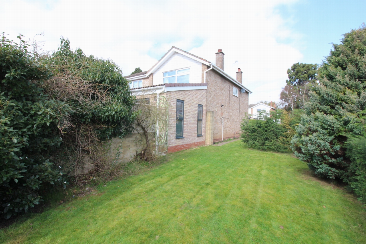 4 bedroom detached house SSTC in Solihull - photograph 12.