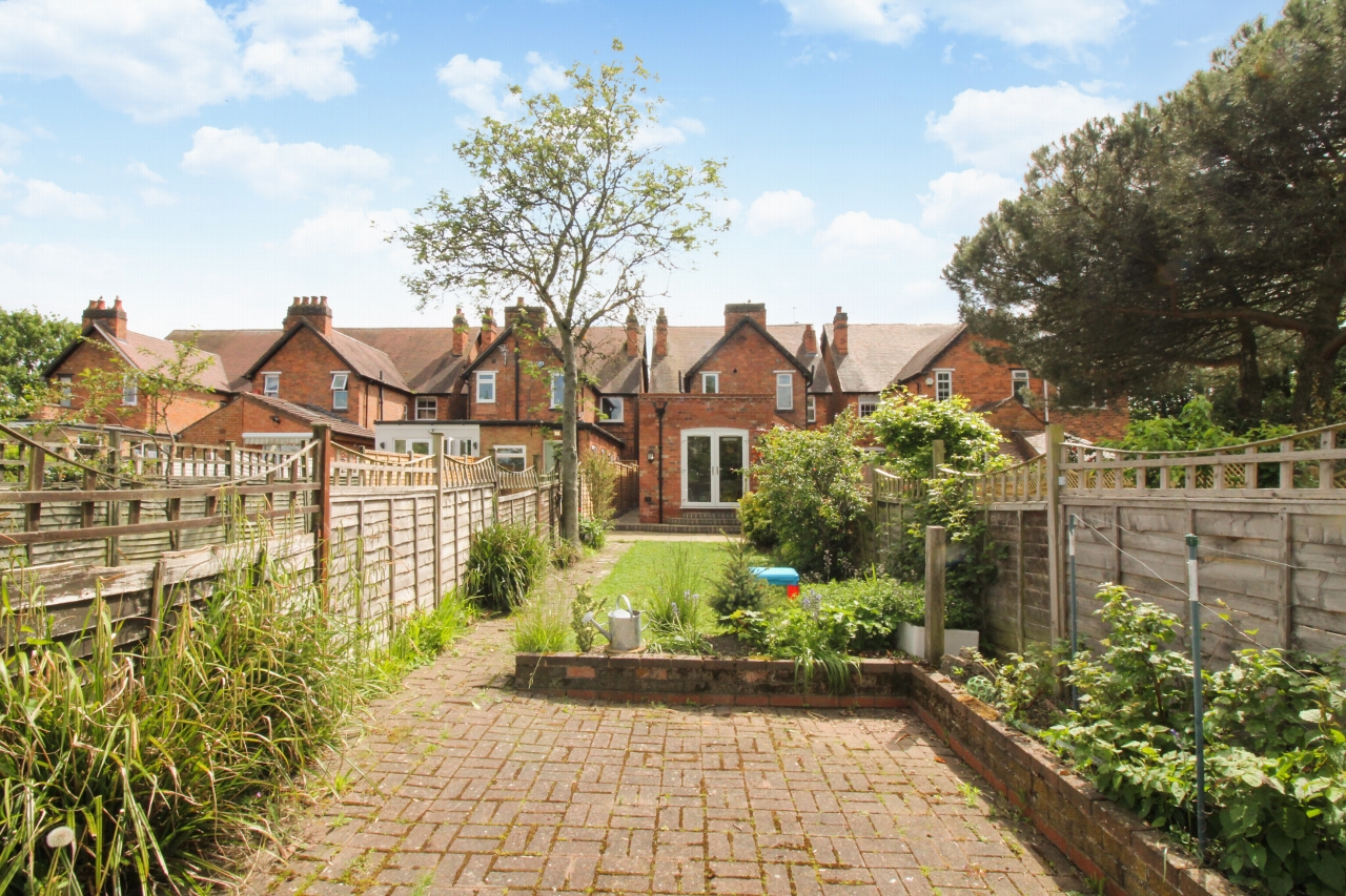 3 bedroom semi detached house SSTC in Solihull - photograph 14.