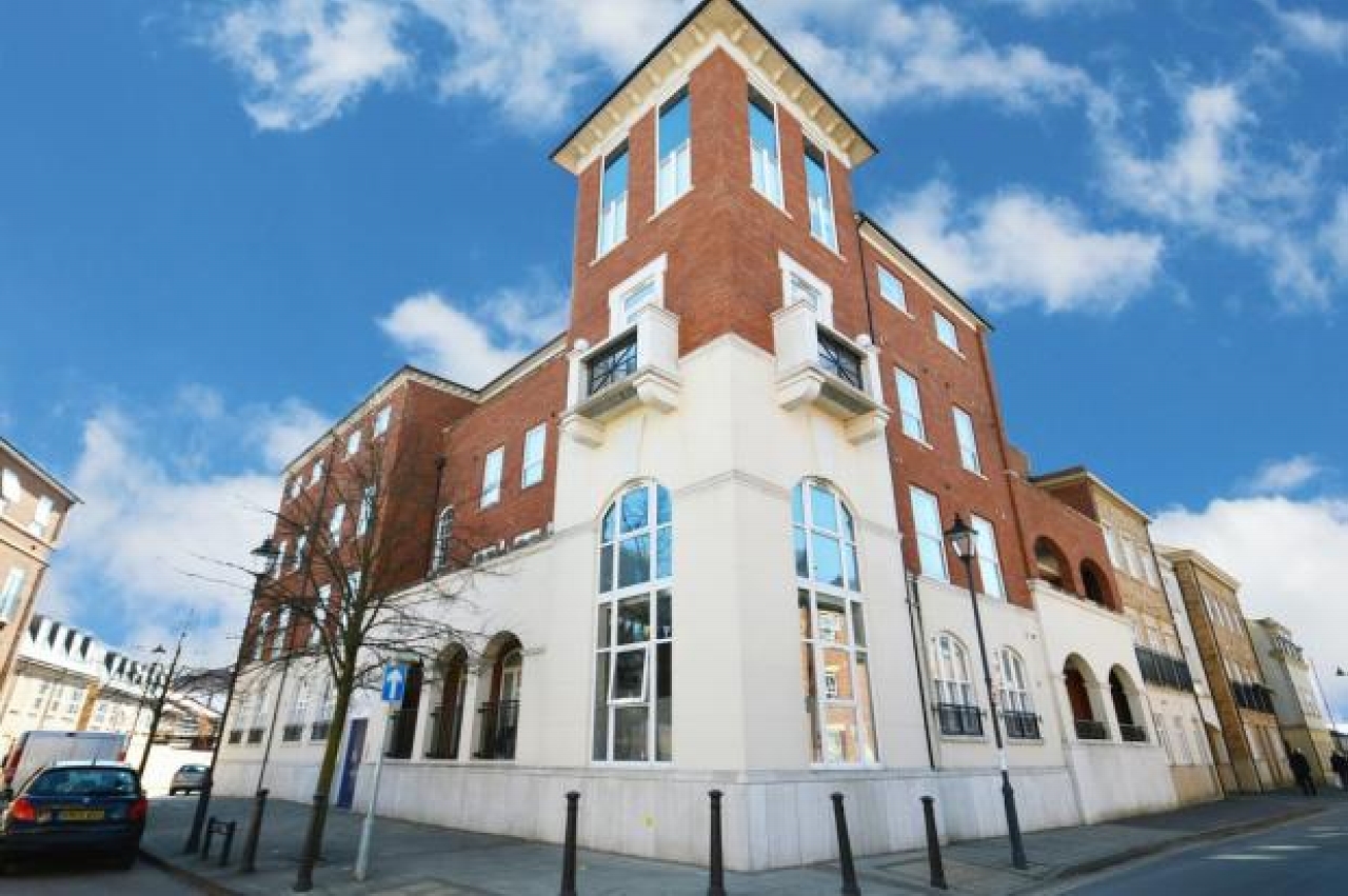 2 bedroom first floor apartment SSTC in Solihull - photograph 2.