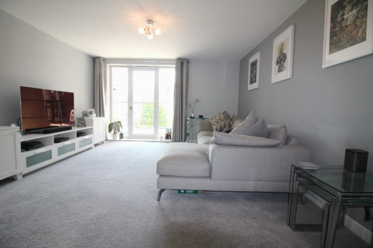 2 bedroom first floor apartment SSTC in Solihull - photograph 4.