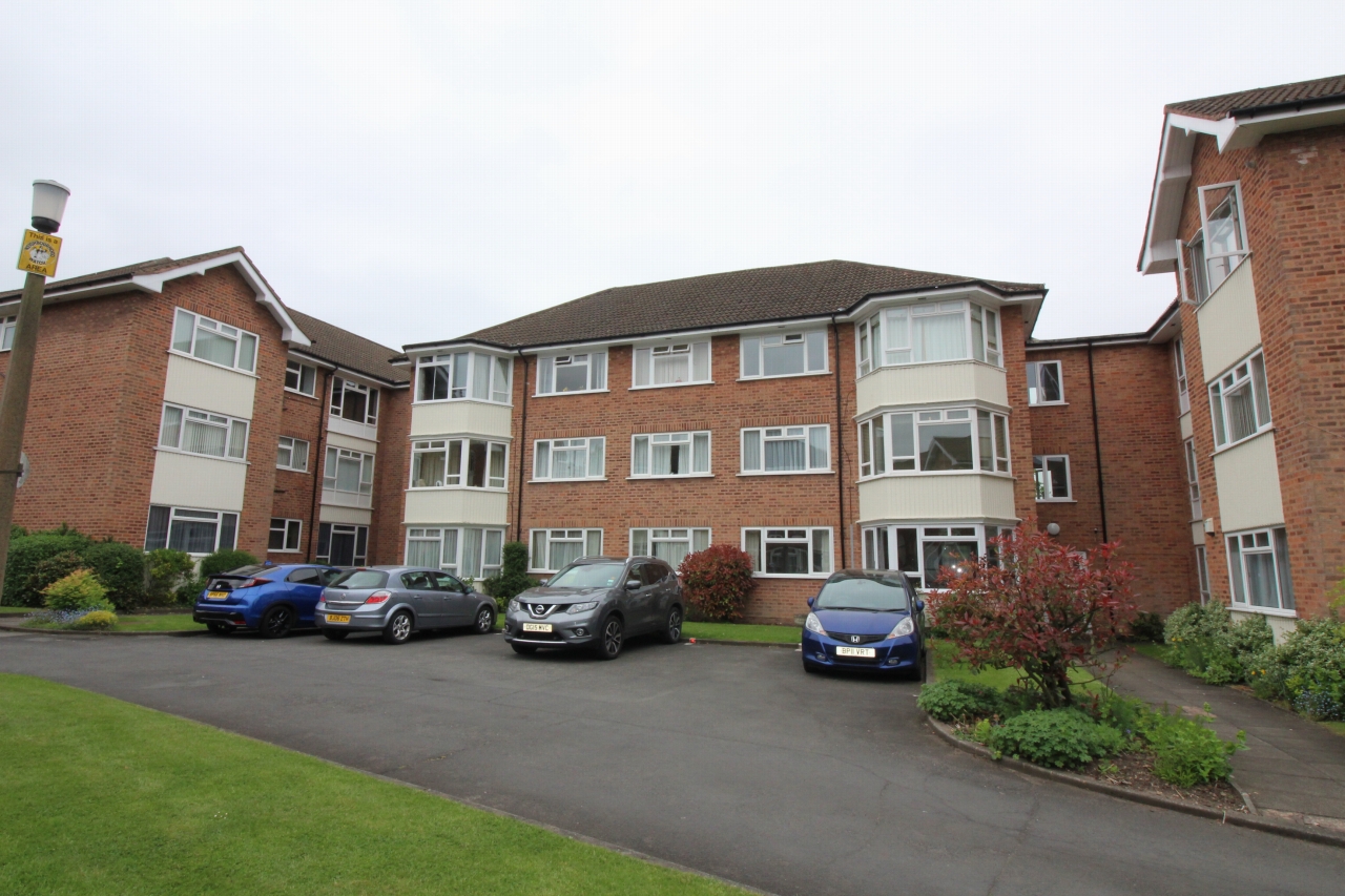 2 bedroom ground floor apartment Application Made in Solihull - photograph 3.