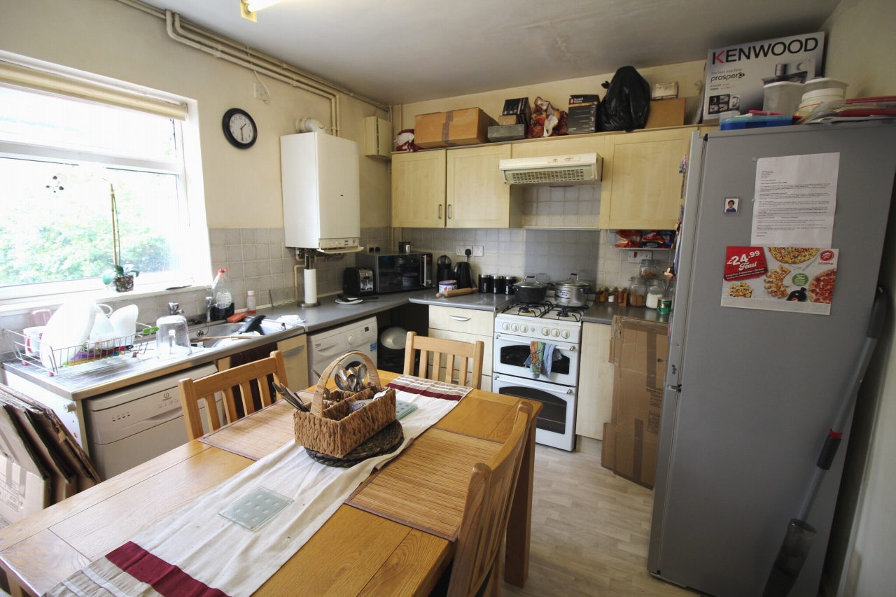 2 bedroom mid terraced house SSTC in Birmingham - photograph 3.