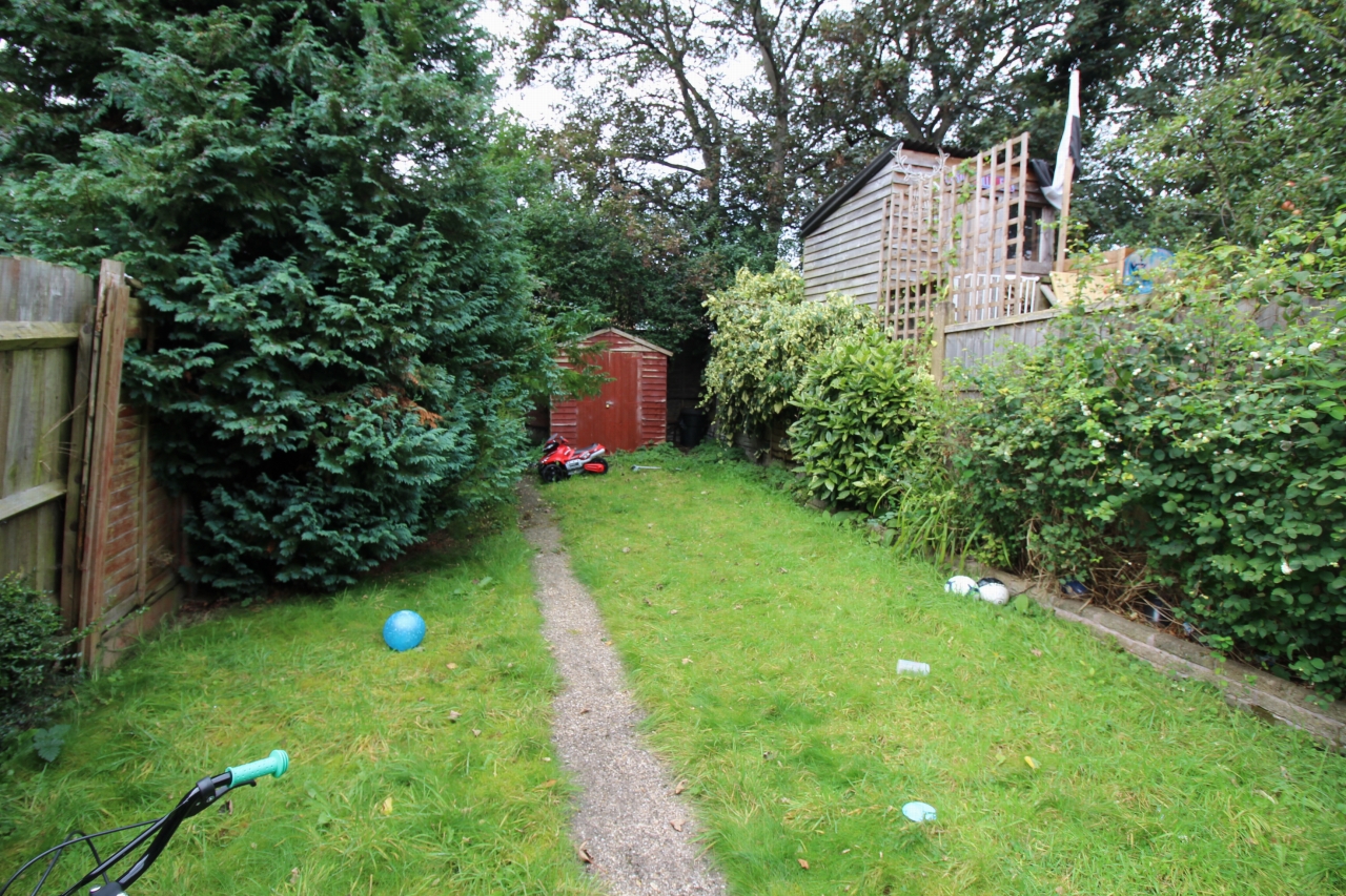 2 bedroom mid terraced house SSTC in Birmingham - photograph 5.