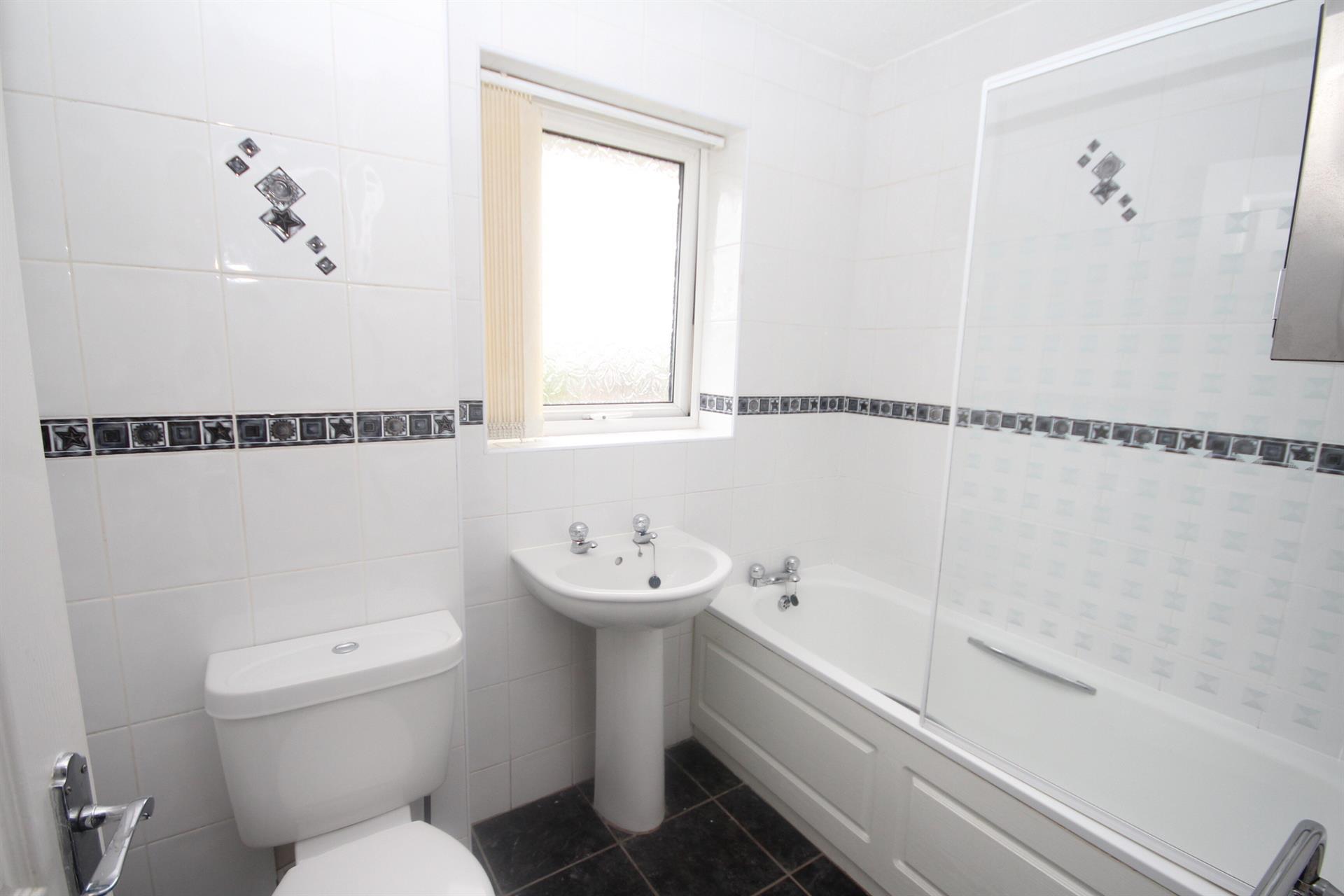 1 bedroom end terraced house Let Agreed in Bromley Cross, Bolton - Bathroom.