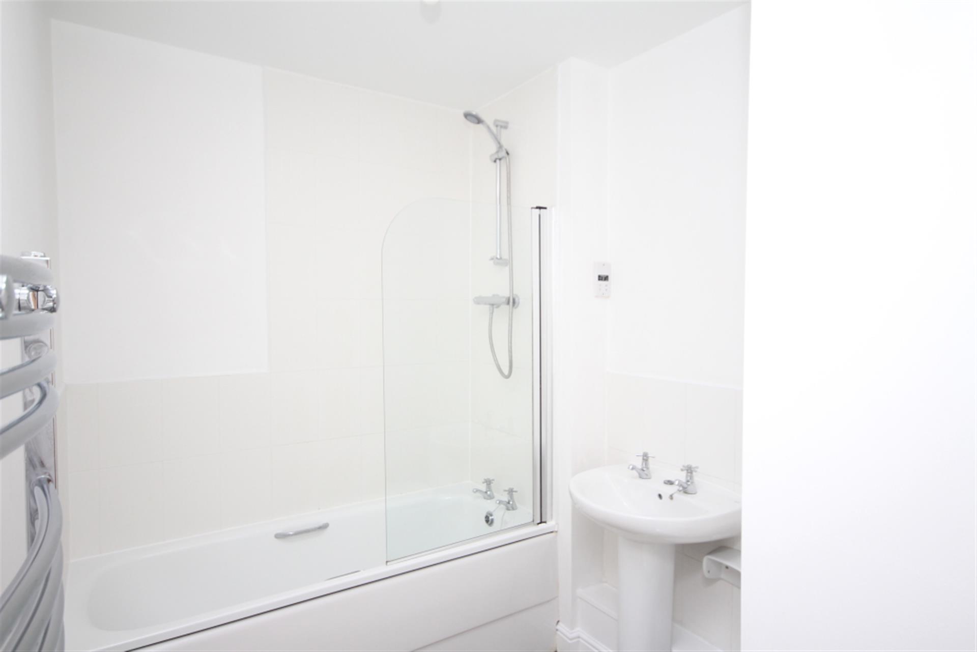 2 bedroom apartment flat / apartment To Let in Bolton, Greater Manchester - Bathroom.