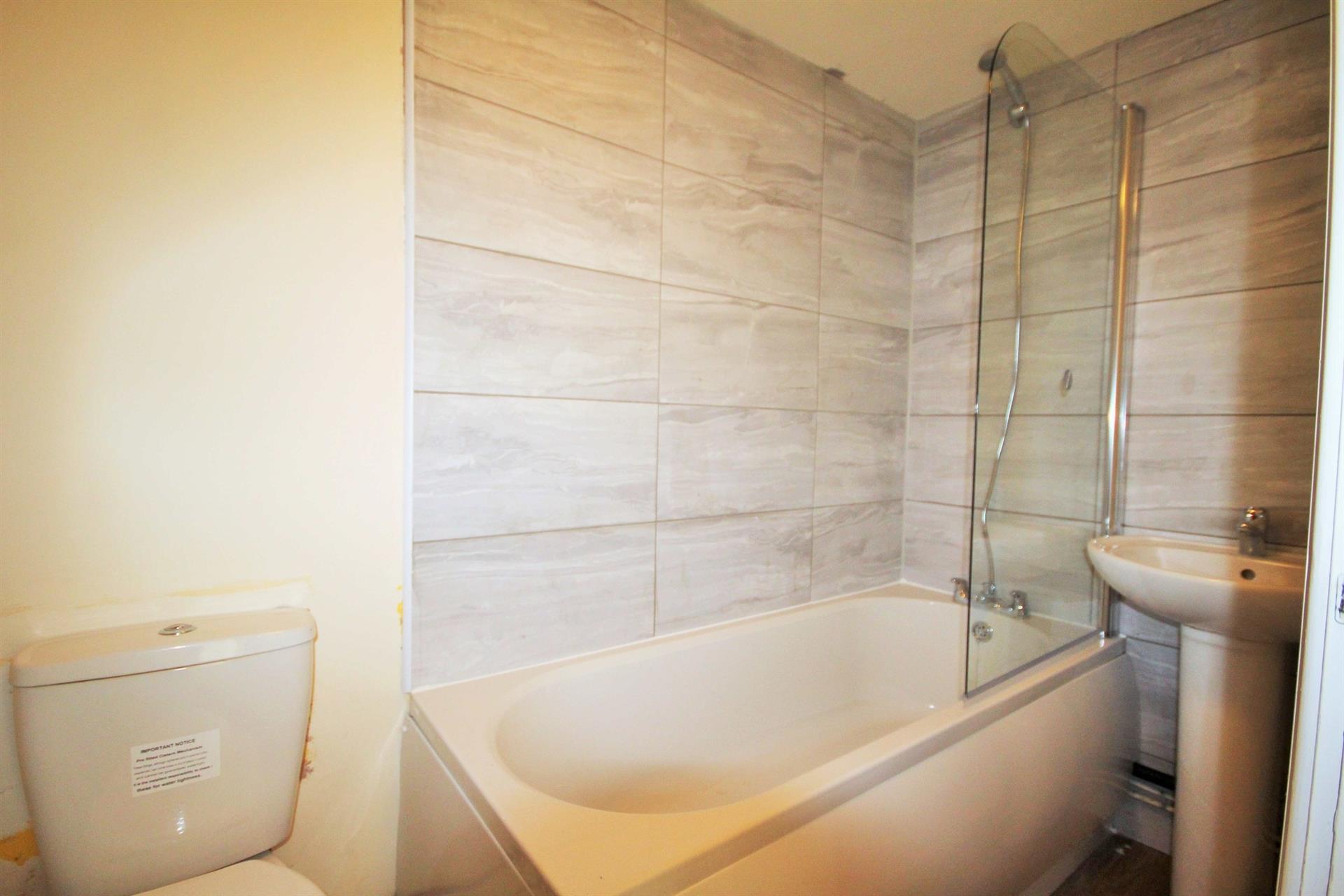 2 bedroom apartment flat / apartment Let Agreed in 243 Blackburn Road, Egerton, Bolton - Bathroom.