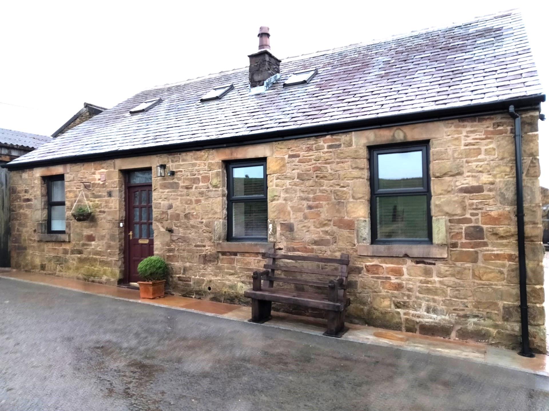 3 bedroom farm house character property To Let in Plantation Rd, Edgworth, Lancs - Main.