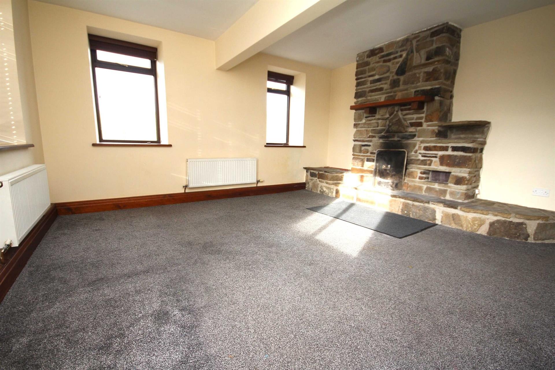 3 bedroom farm house character property To Let in Plantation Rd, Edgworth, Lancs - Living room.