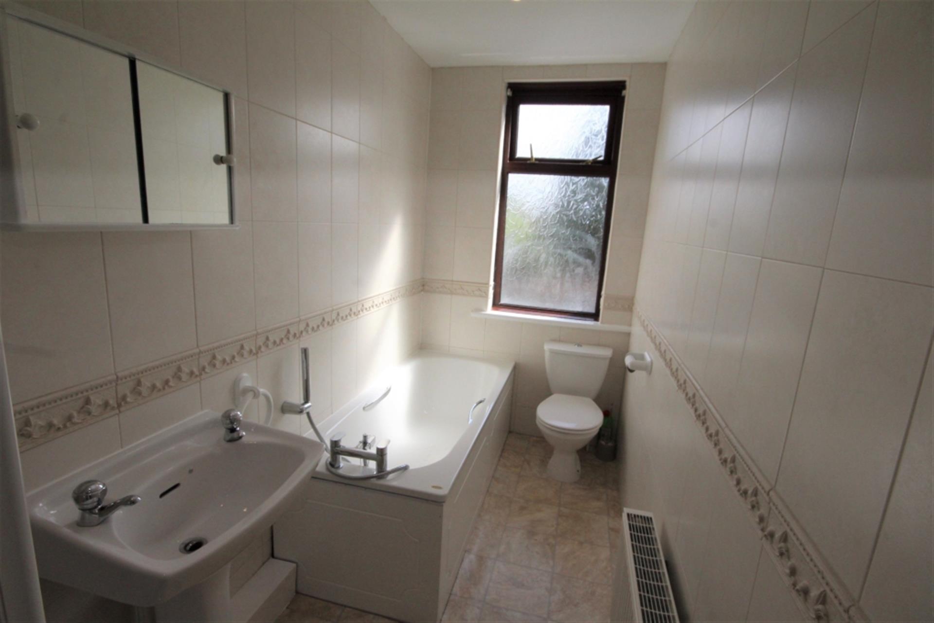 1 bedroom house share house / flat share To Let in Smithills, Bolton, Lancs - Bathroom