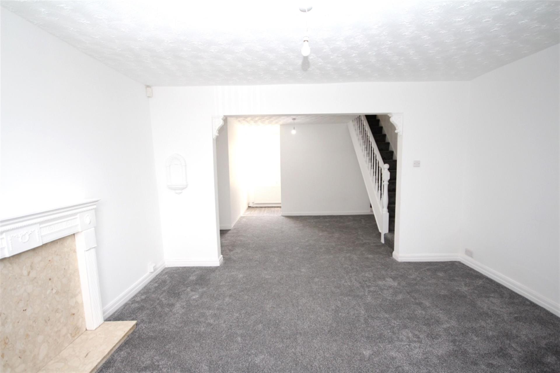 3 bedroom end terraced house To Let in Tonge Fold, Bolton - Lounge.