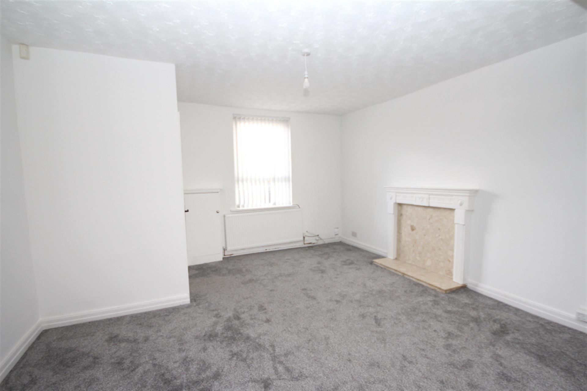 3 bedroom end terraced house To Let in Tonge Fold, Bolton - Lounge.