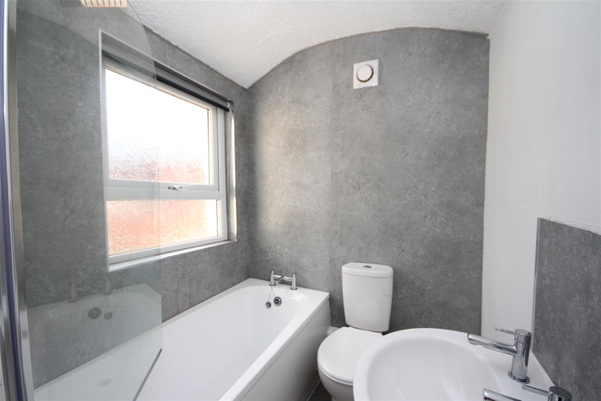 3 bedroom end terraced house To Let in Tonge Fold, Bolton - Bathroom.
