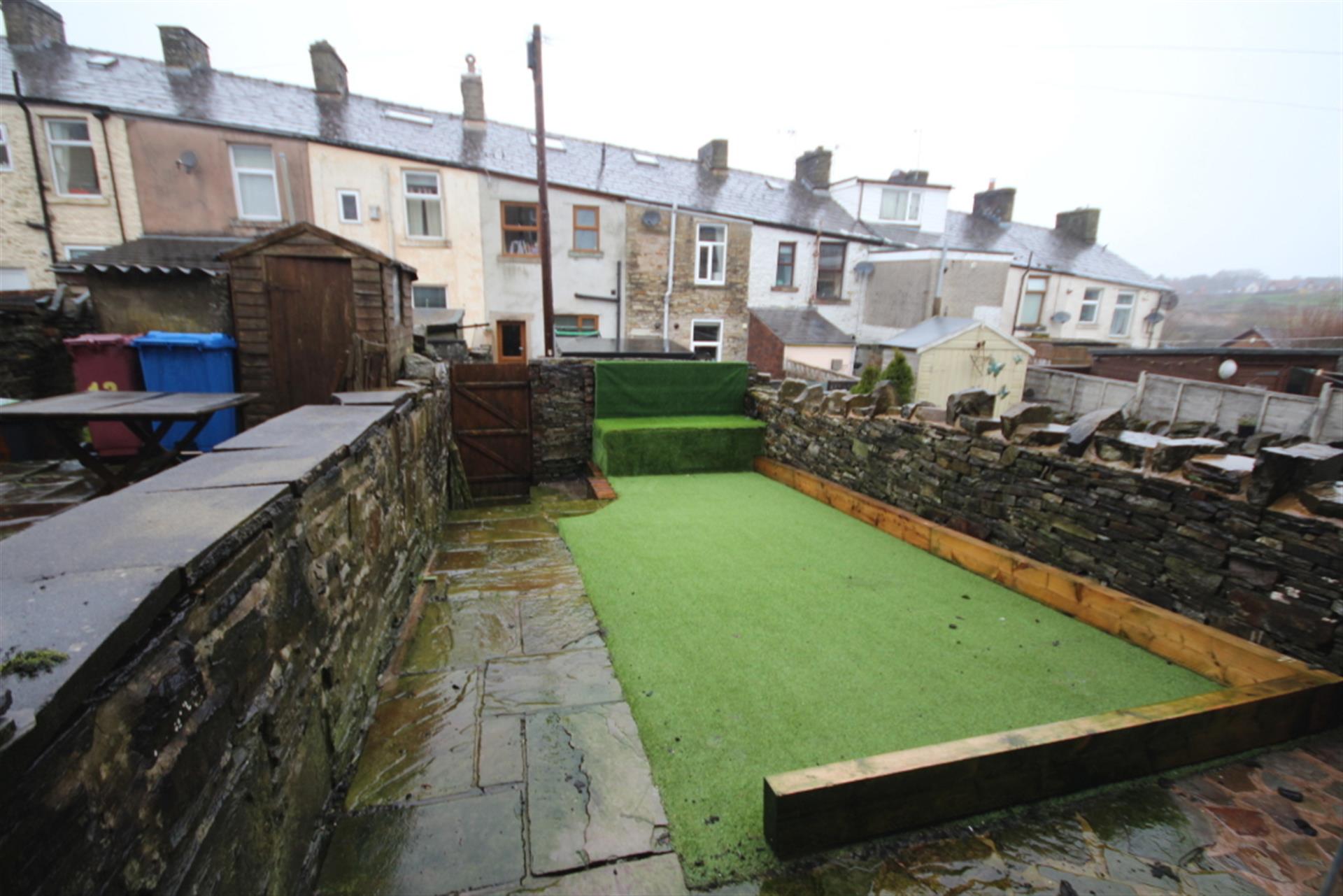 2 bedroom cottage house To Let in Cranberry, Darwen, Lancs - Garden.