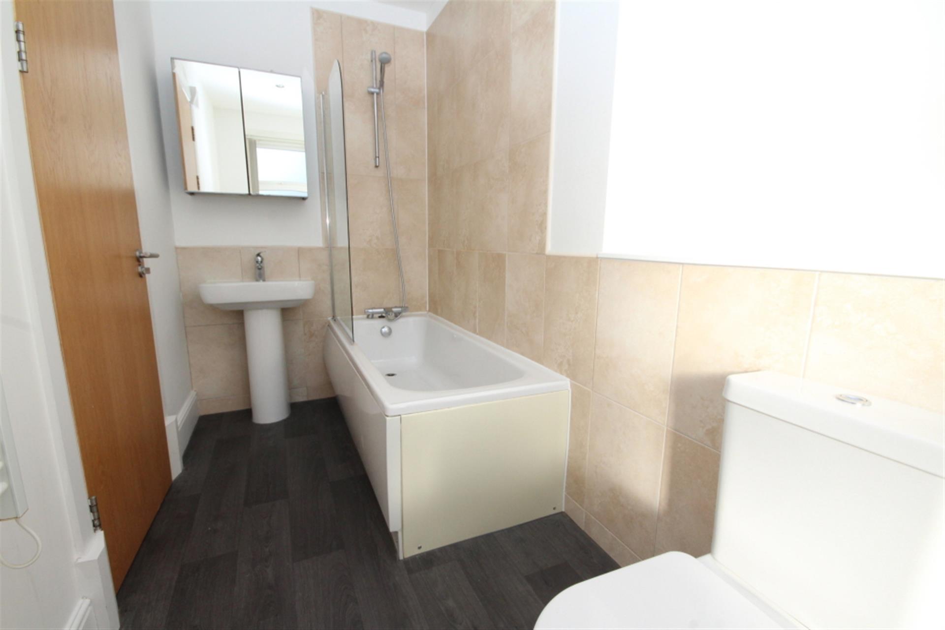 1 bedroom apartment flat / apartment To Let in Knott St., Darwen, Lancs - Bathroom.