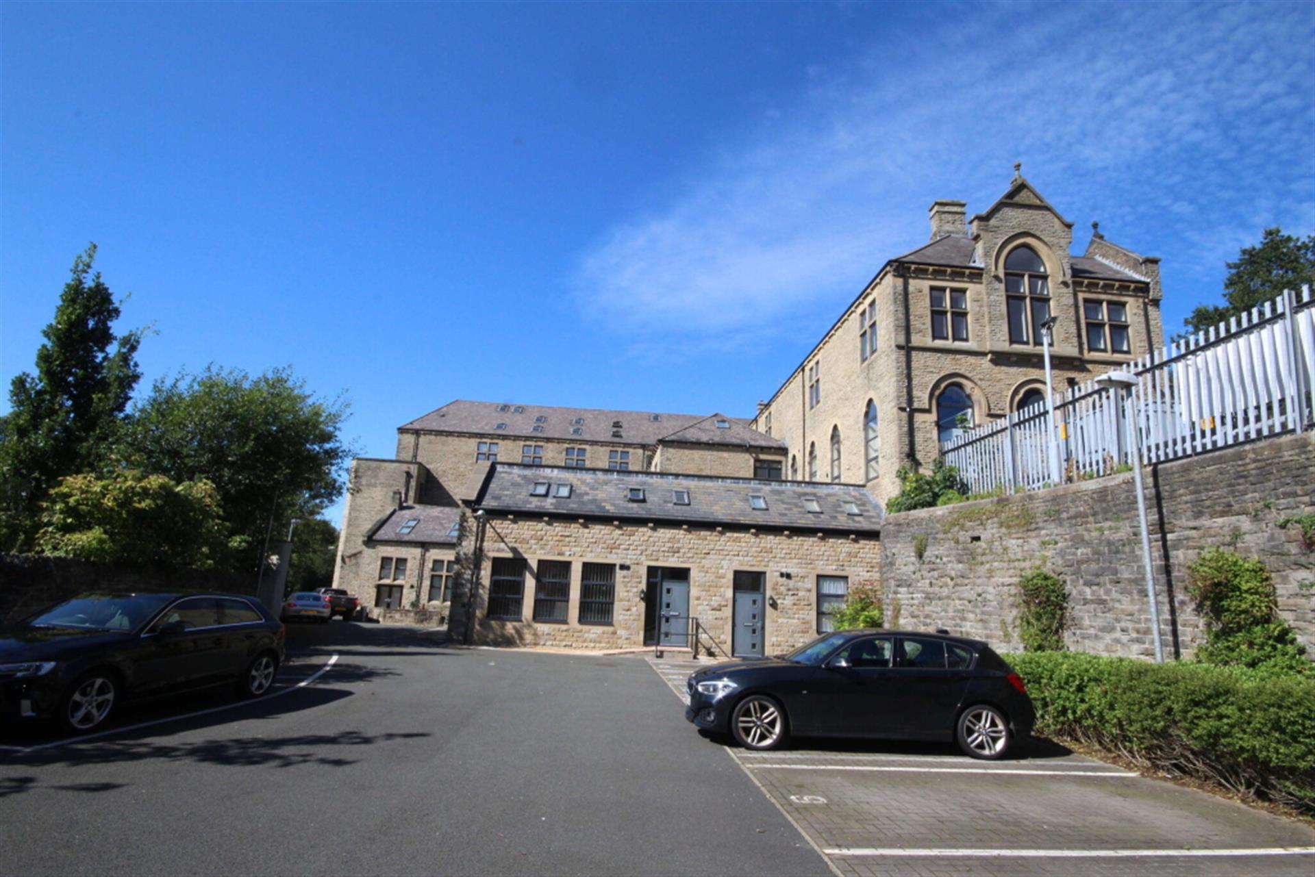 1 bedroom apartment flat / apartment To Let in Knott St., Darwen, Lancs - Car Park.