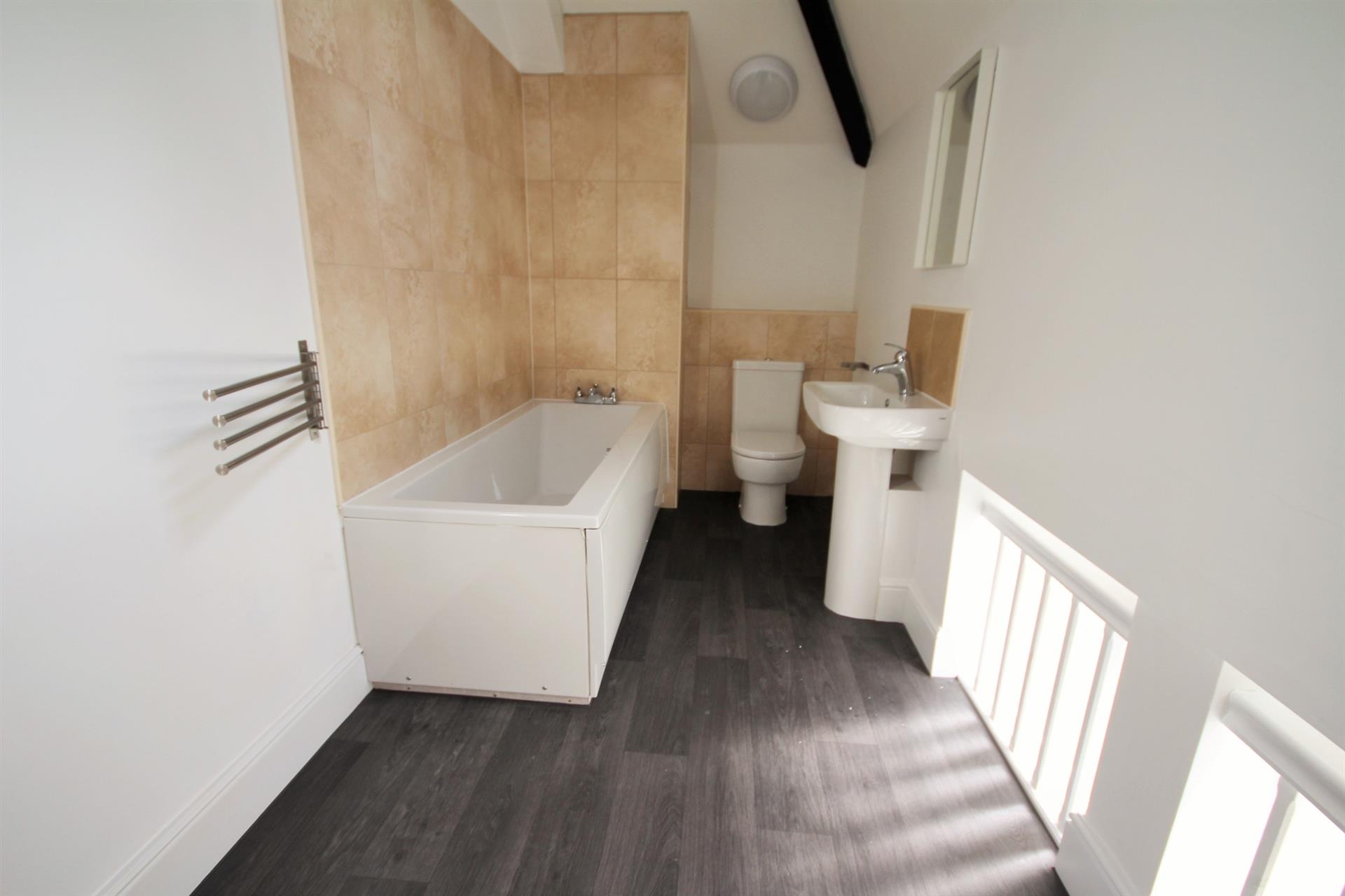 2 bedroom apartment flat / apartment To Let in Knott St, Darwen, Lancs - Bathroom.