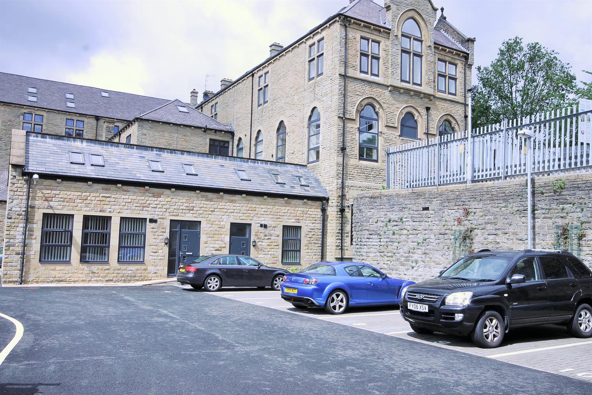 2 bedroom apartment flat / apartment To Let in Knott St, Darwen, Lancs - Secure Carpark.