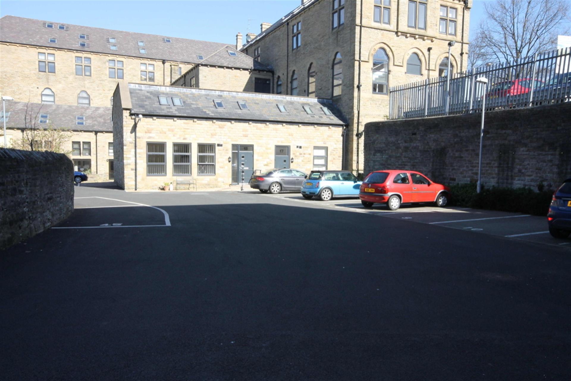 2 bedroom apartment flat / apartment To Let in Knott St, Darwen, Lancs - Carpark.
