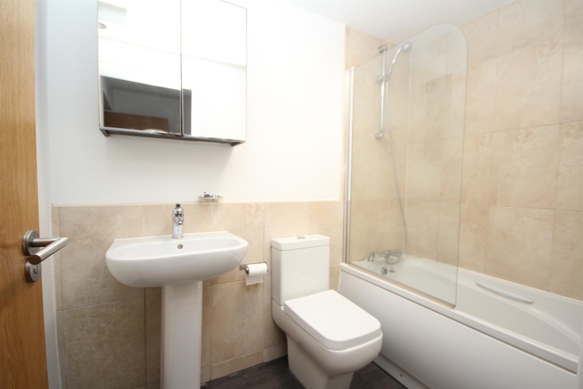 1 bedroom apartment flat / apartment To Let in Knott St, Darwen, Lancs - Bathroom.