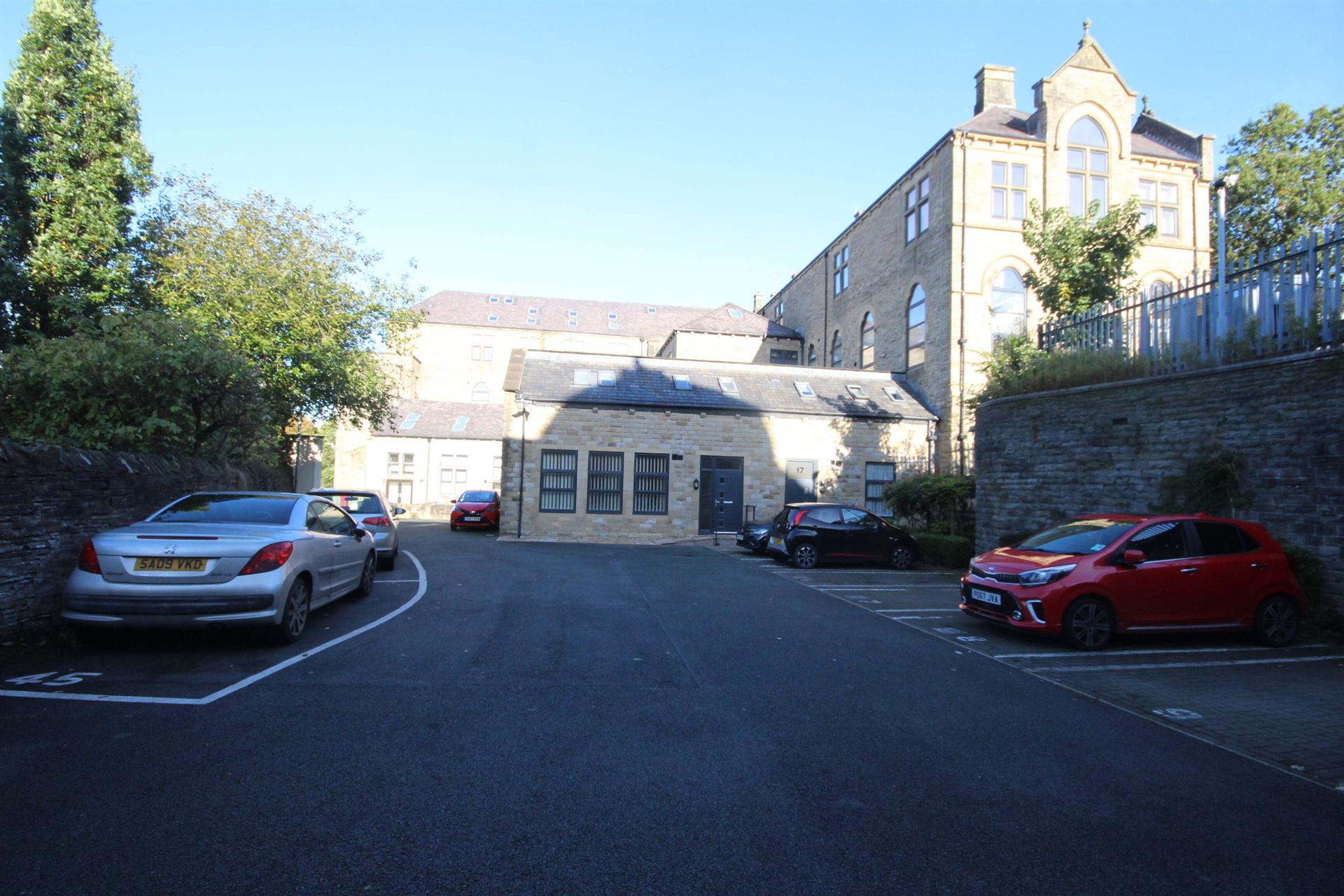 1 bedroom apartment flat / apartment To Let in Knott St, Darwen, Lancs - Carpark.